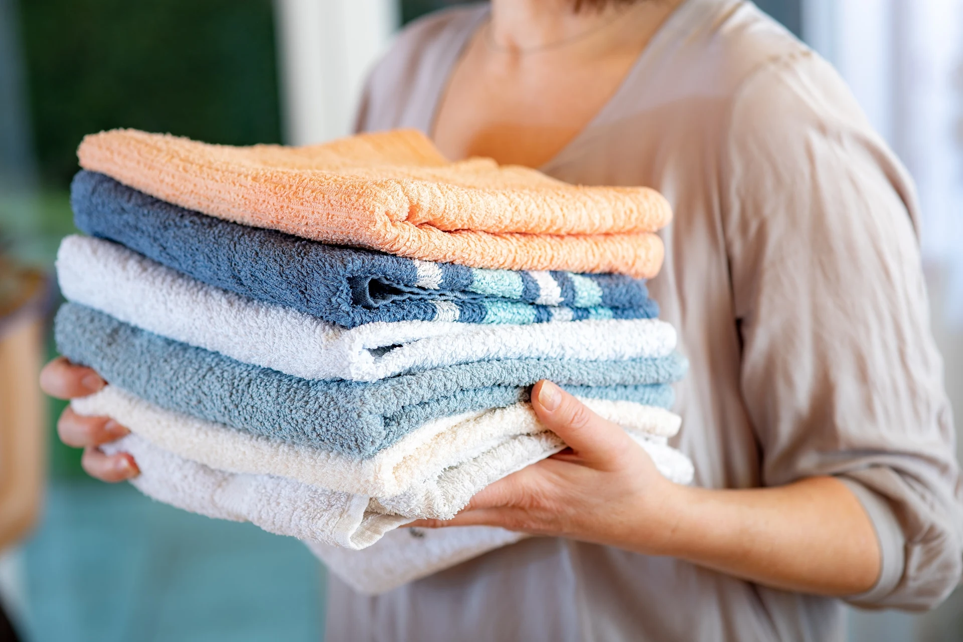 Geben Sie 4 volle Esslöffel in die Waschmaschine und starten Sie den Waschgang für Handtücher. Sie werden weißer als nach der Verwendung chemischer Mittel. Methode zum Bleichen von Handtüchern.