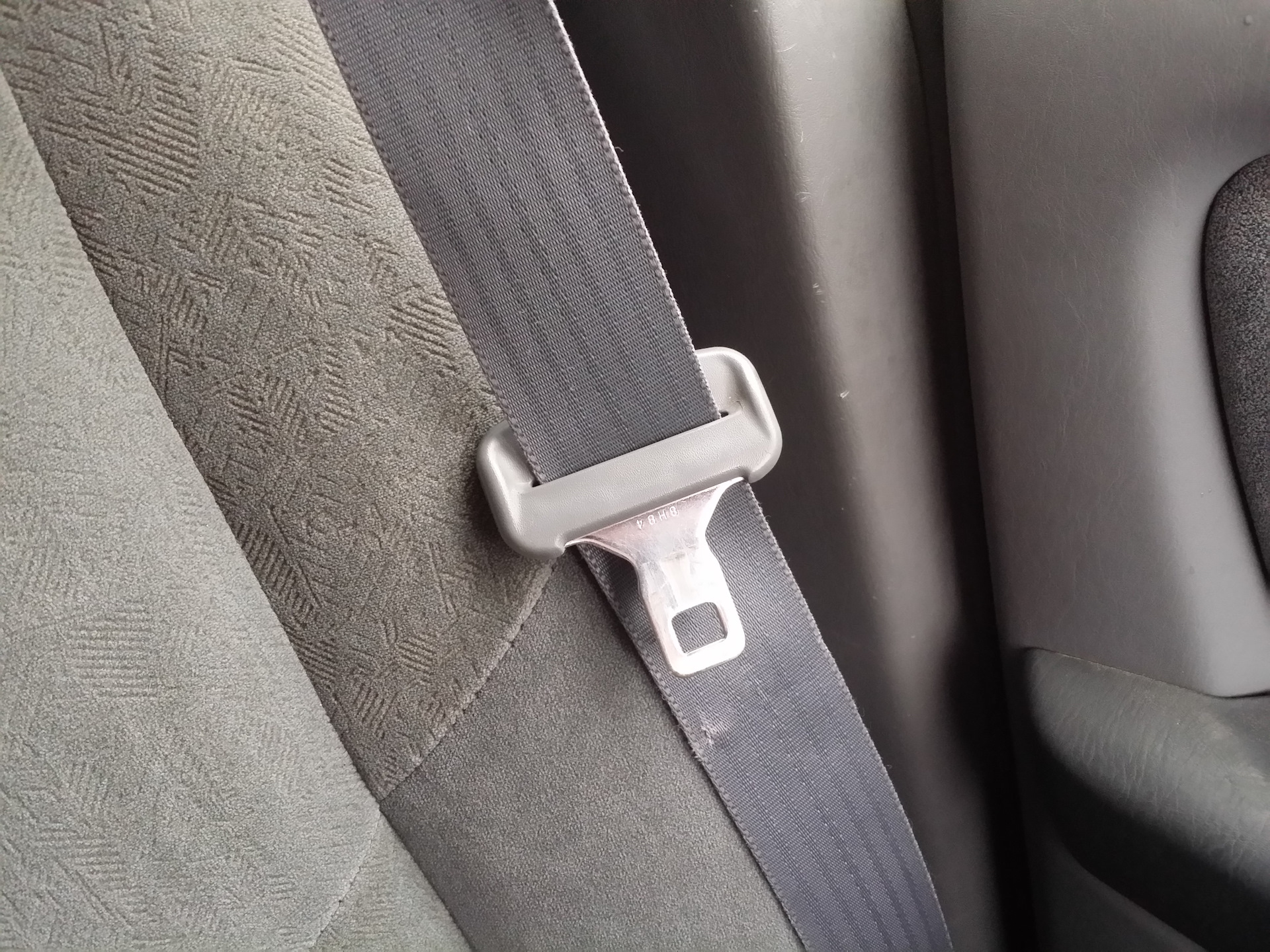 Ein einfacher Trick, um Sicherheitsgurte zu reinigen und ihnen ein neuwertiges Aussehen zu verleihen