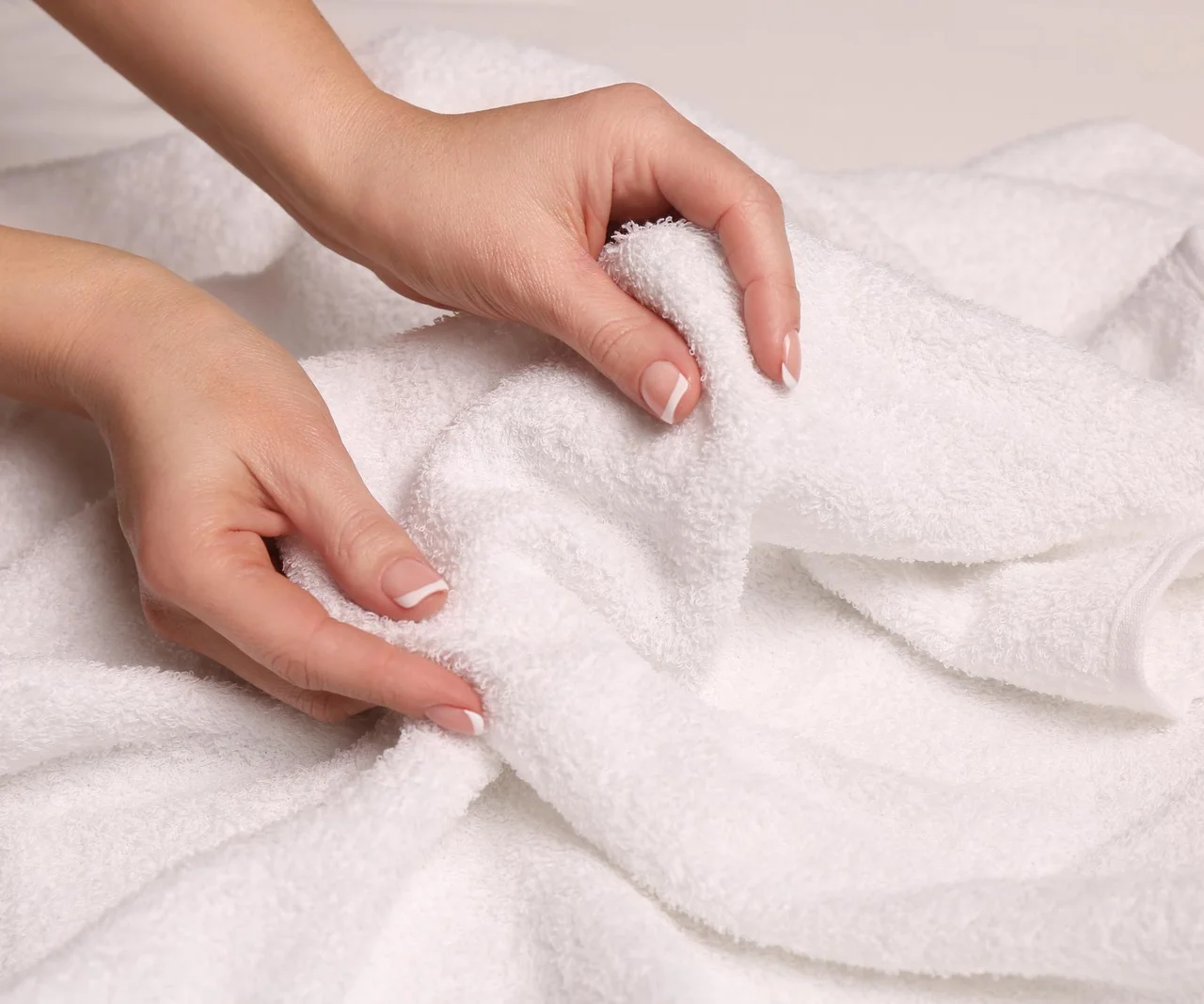 Geben Sie 4 volle Esslöffel in die Waschmaschine und starten Sie den Waschgang für Handtücher. Sie werden weißer als nach der Verwendung chemischer Mittel. Methode zum Bleichen von Handtüchern.