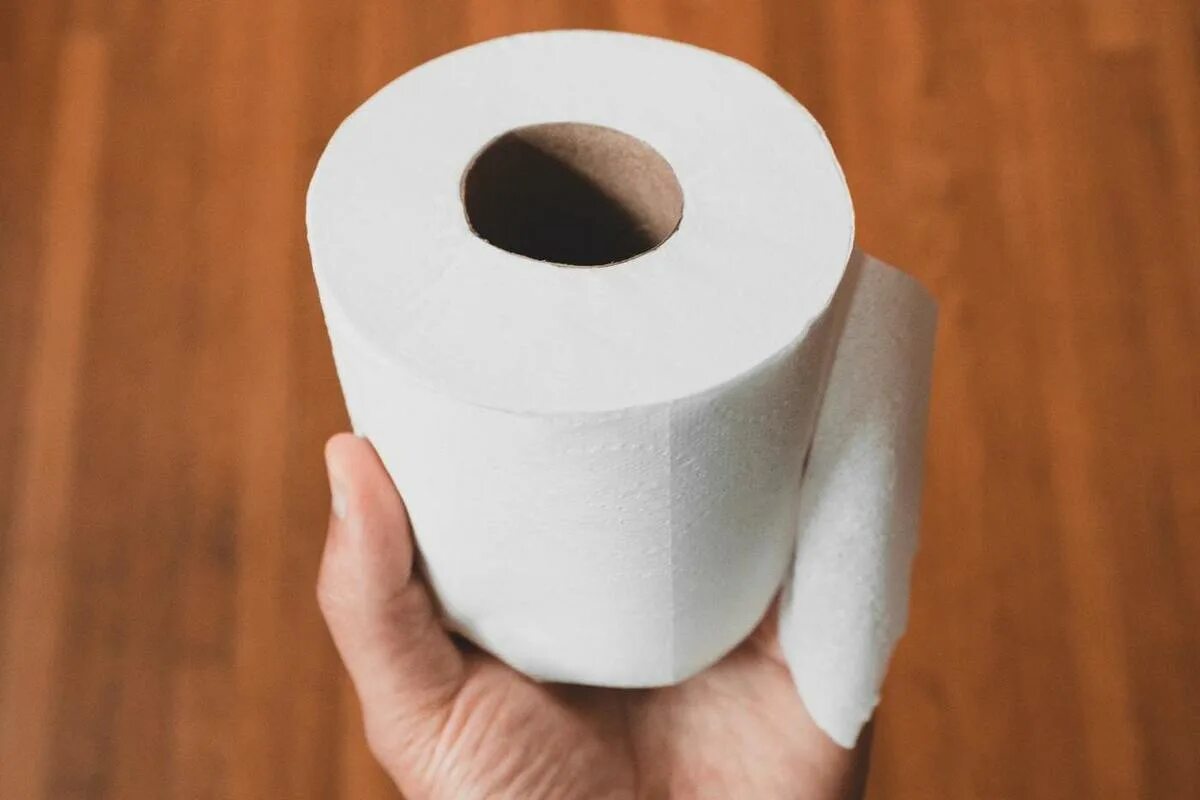 Warum sollte man eine Toilettenpapierrolle mit Essig besprühen: Was bedeutet das?
