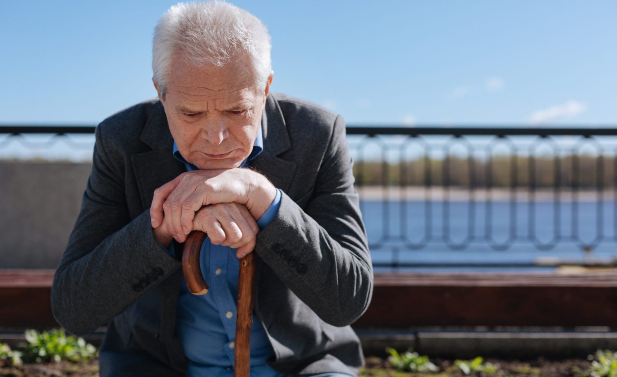 Der Rentner muss nach Erhalt seiner Rente 9465,15 Euro an die Sozialversicherung zurückzahlen, da er als Selbstständiger gemeldet ist: Die Gerichte bestätigen diese Entscheidung.