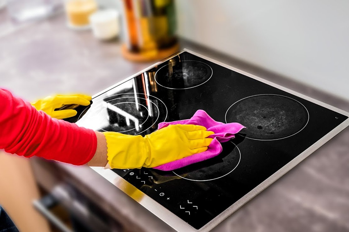 Ohne Essig und Natron: Eine einfache Methode, um Backofen und Herd in der Küche schnell zu reinigen