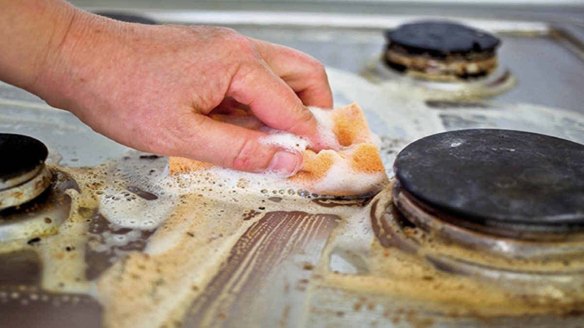 Kein Essig oder Natron: Ein einfacher Trick, um Ihre Kochfelder im Handumdrehen zu reinigen