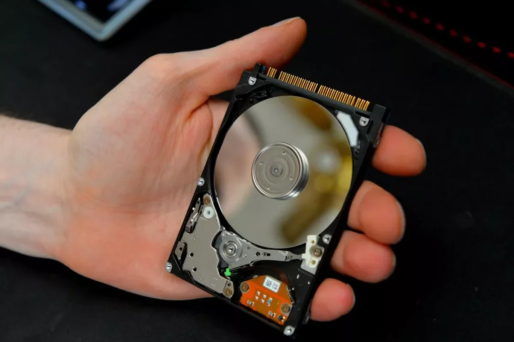 Er kaufte eine 6-Terabyte-Festplatte eines unbekannten Herstellers auf eBay. Als er einen Blick hineinwarf, stellte er fest, dass er betrogen worden war.